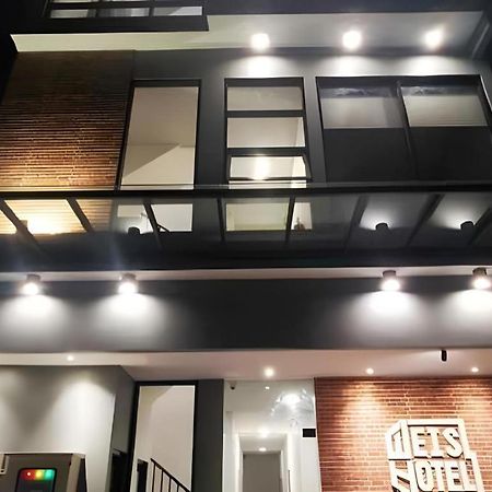 Weis Hotel Simpang Lima Semarang Eksteriør bilde