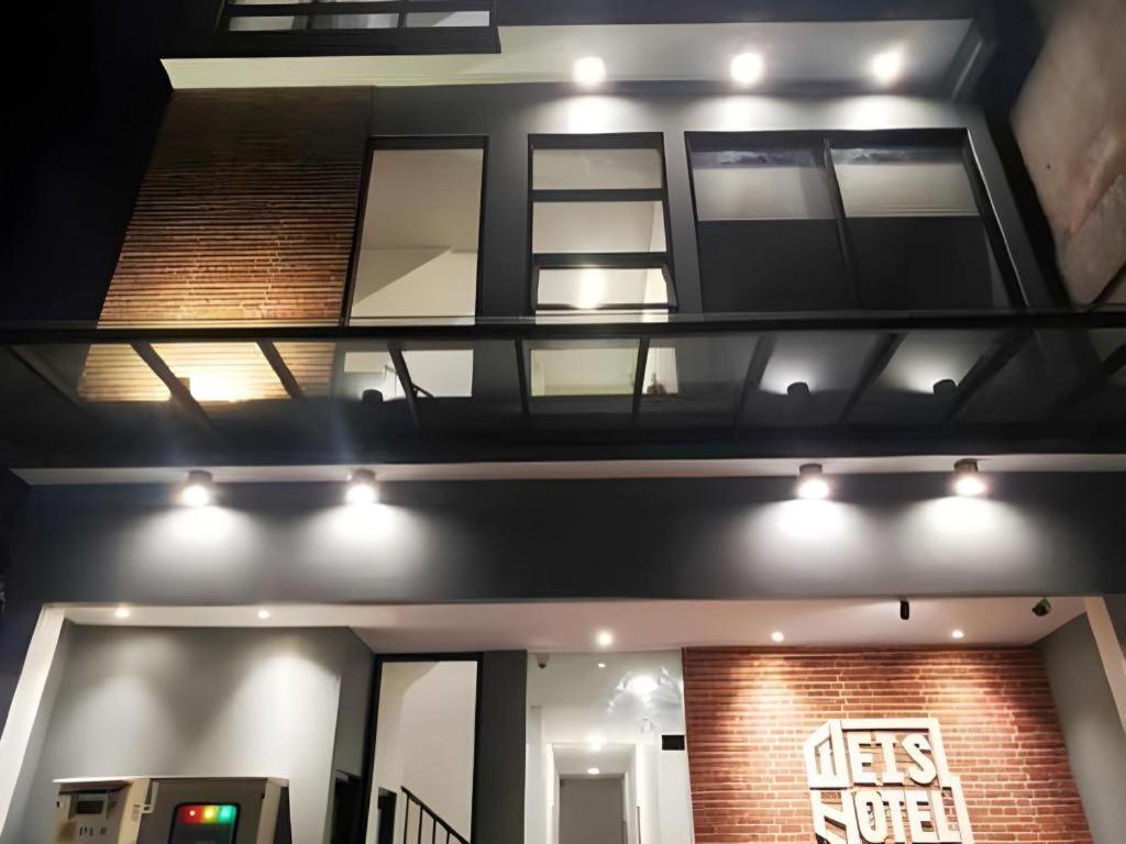 Weis Hotel Simpang Lima Semarang Eksteriør bilde